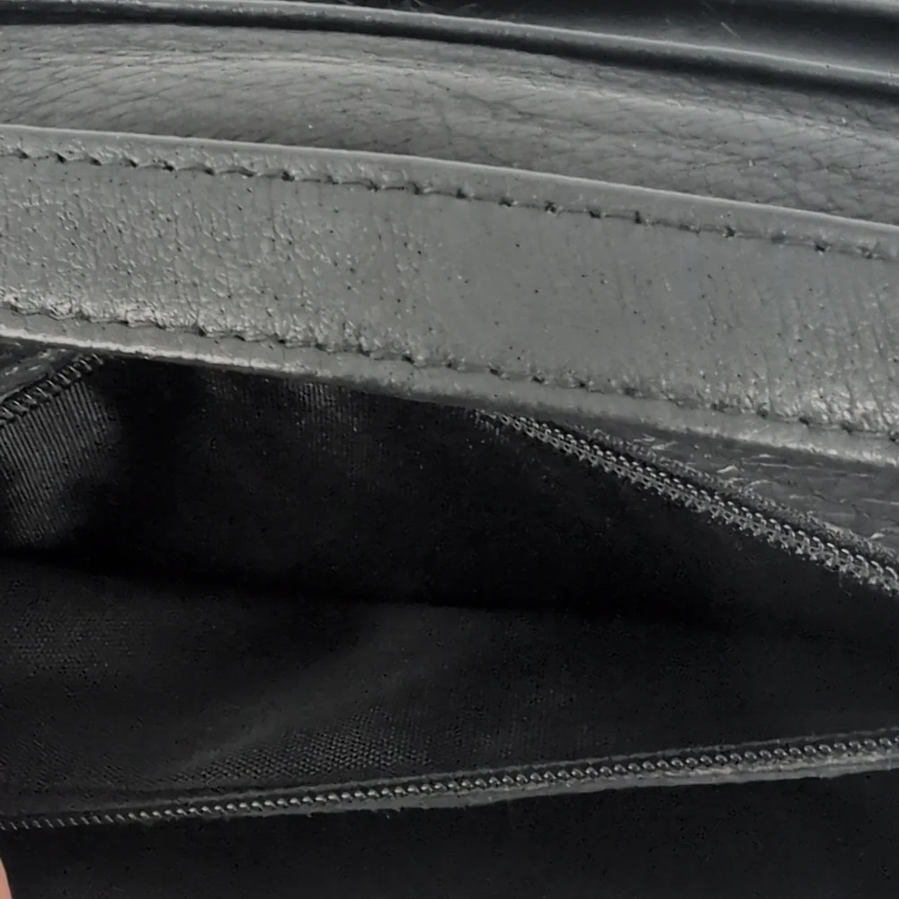 Wilson's Leather Crossbody Wallet Great Condition !